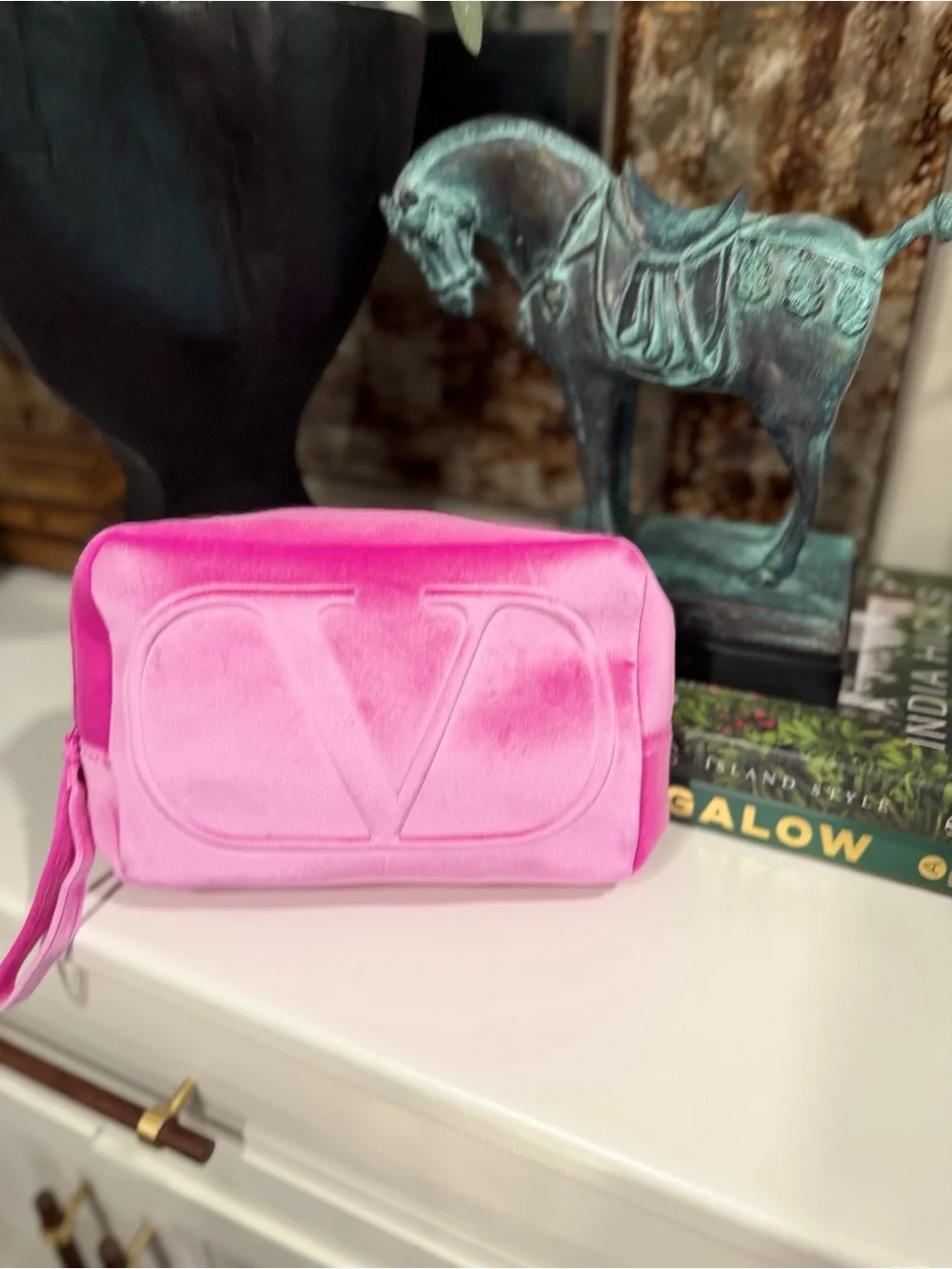 Valentino Parfum GWP Pink V Logo Velvet Pouch